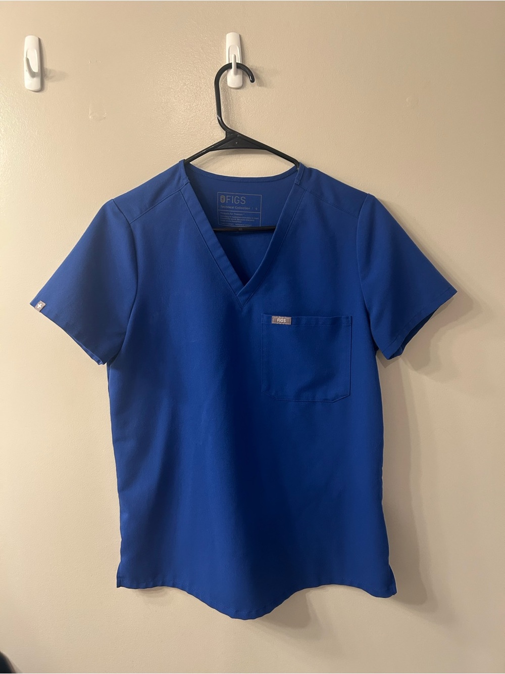 Figs Women's V-Neck Scrub Top - Royal Blue